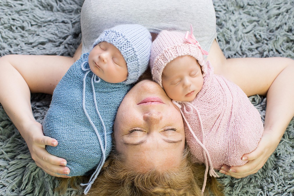 Neugeborenenfotos von Zwillingen in München